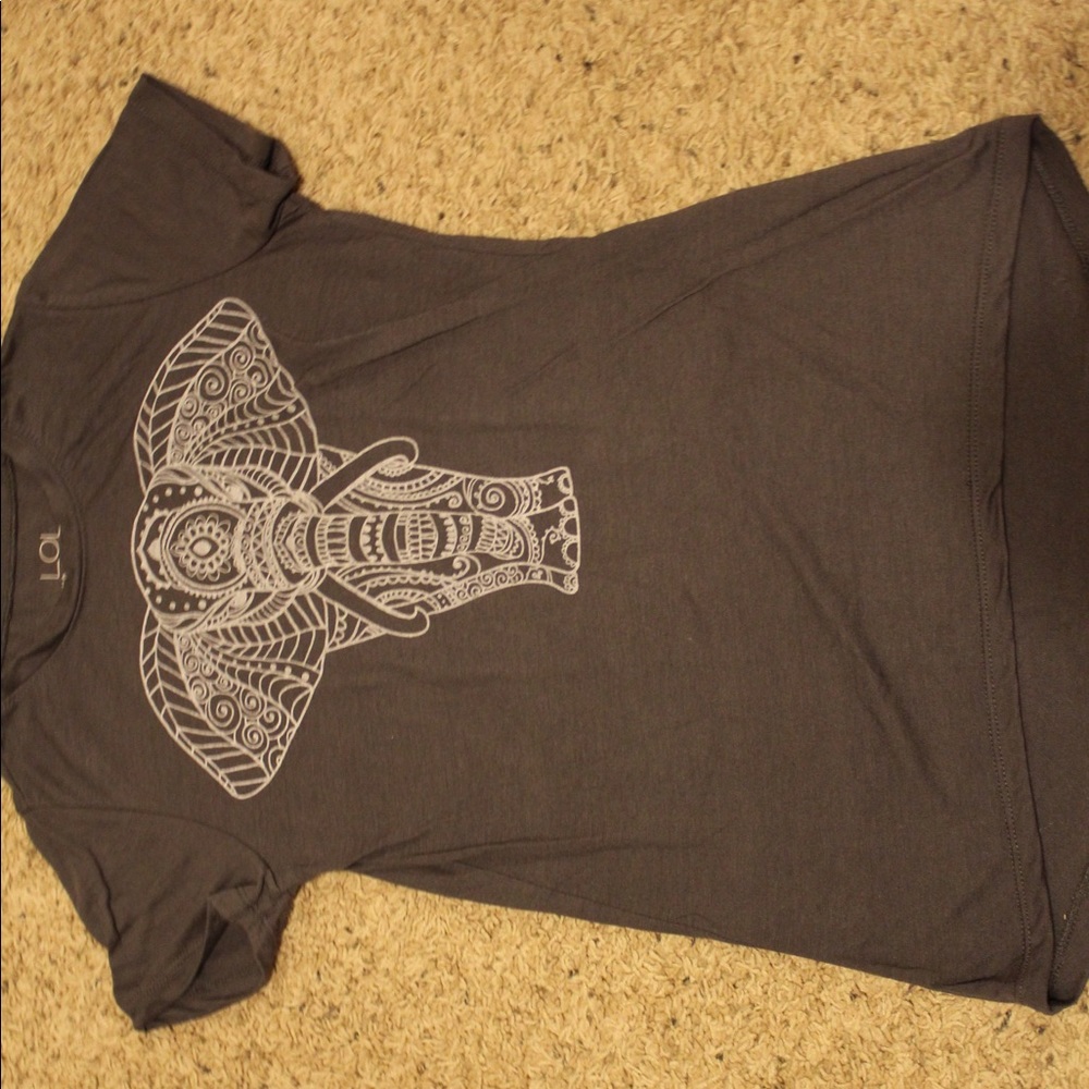 Short sleeve shirt with elephant on it